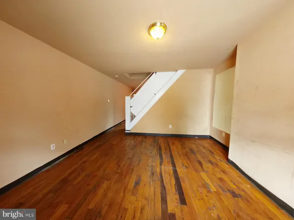 6230 N Beechwood St, Philadelphia, PA 19138