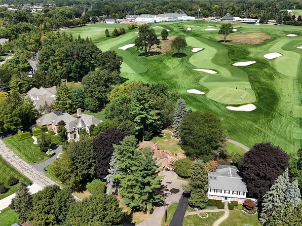 3880 Oakland Dr, Bloomfield Hills, MI 48301