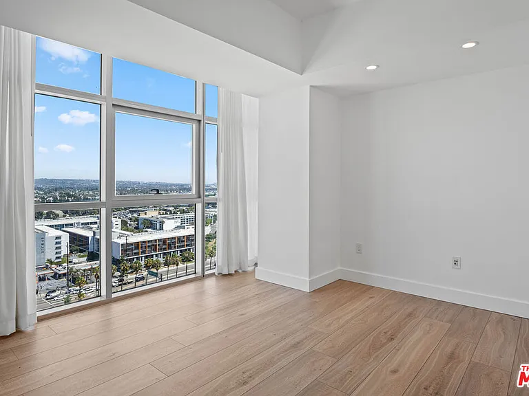 13700 Marina Pointe Dr #1916 — Photo 10