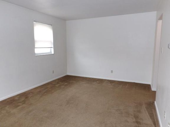 3rd image of 973 Patricia Dr APT 1
