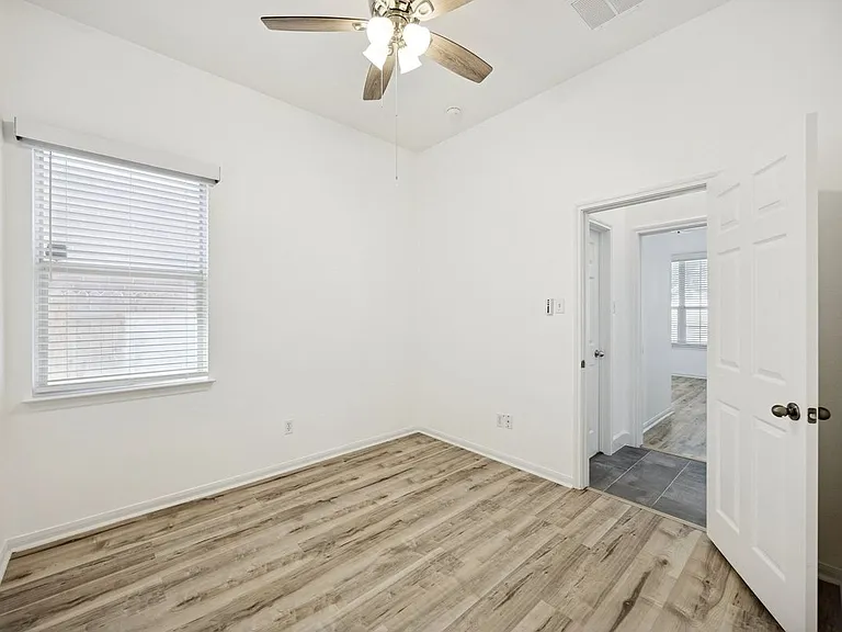 2995 Overland St — Photo 8