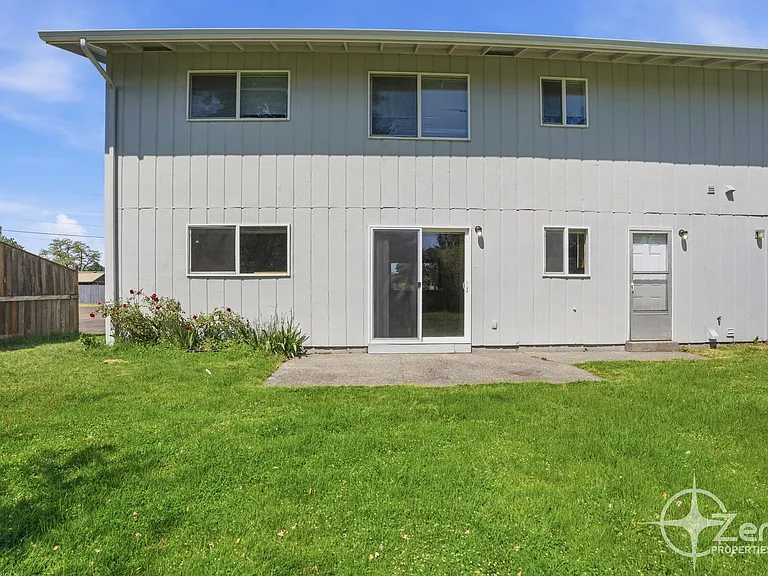 166 Virginia St #B — Photo 3