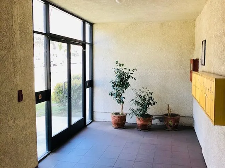 428 — Photo 12