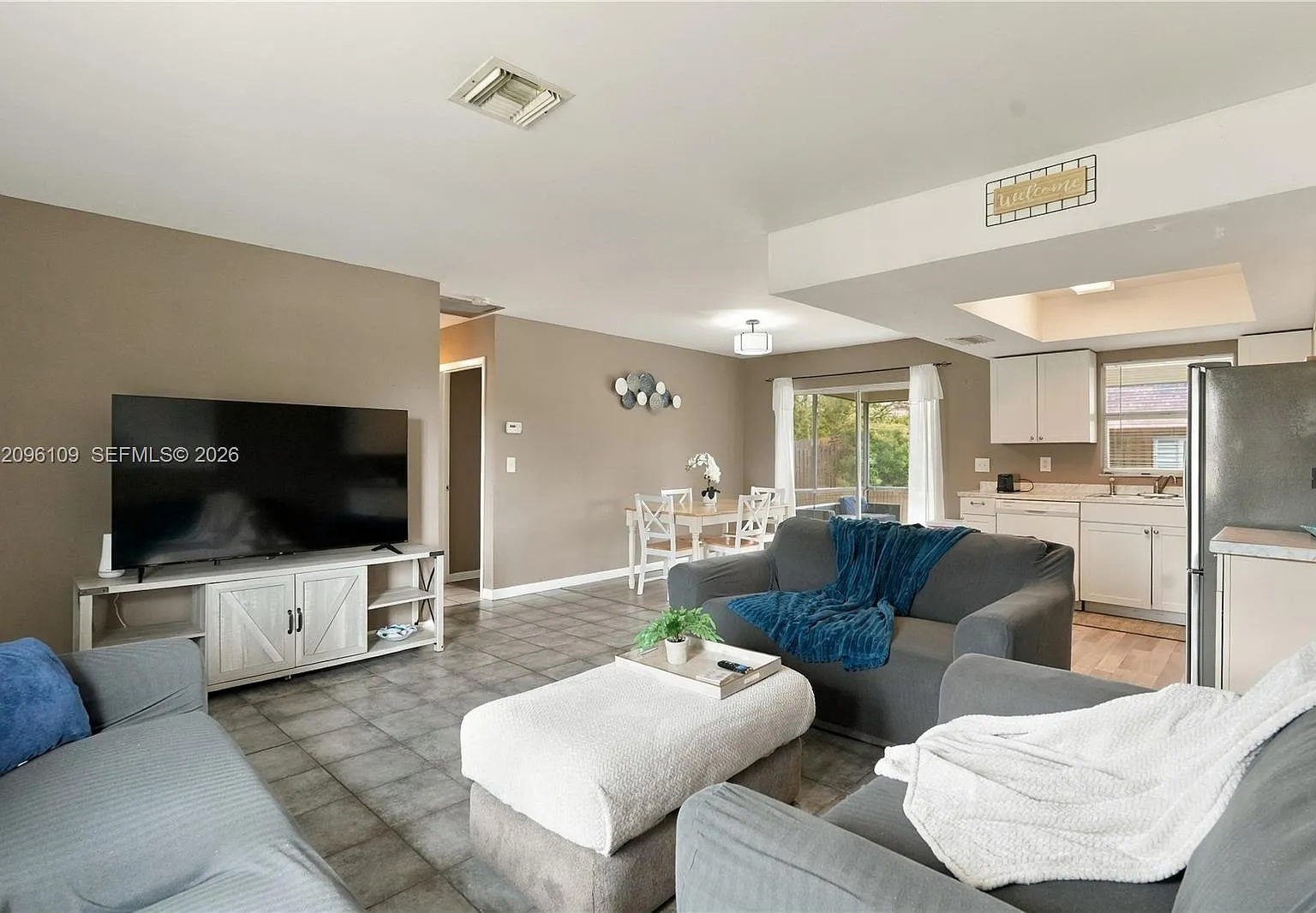 2 bed, 1.5 bath, $1,650 — Photo 4