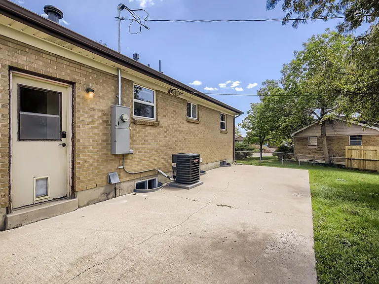 11303 Corona Dr — Photo 21