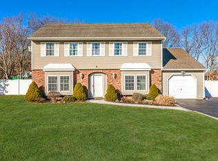 53 Inverness Rd, Holbrook, NY 11741