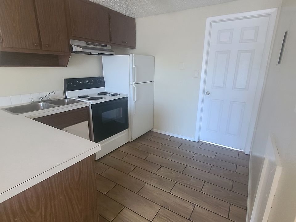 1st image of 4809 Grand Blvd APT 8