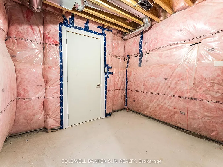 166 Prince Charles Cres — Photo 37