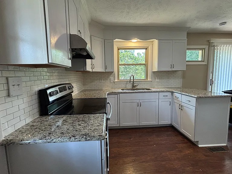 283 Channing Dr — Photo 4