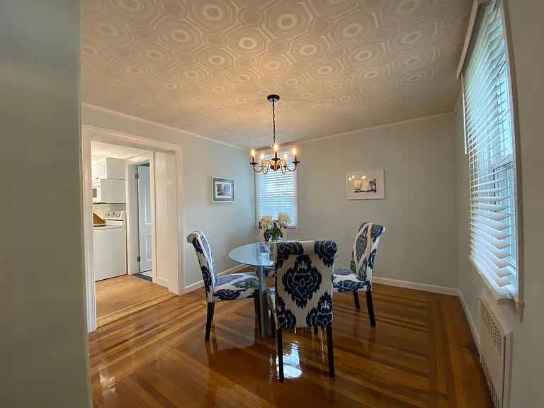 629 E Main Rd — Photo 10