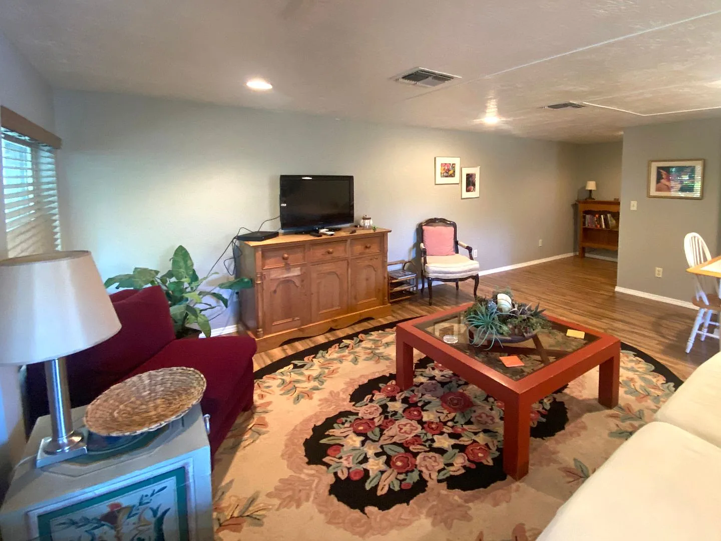 2 Bedroom Apartment Furnished All BILLS Paid — Photo 4