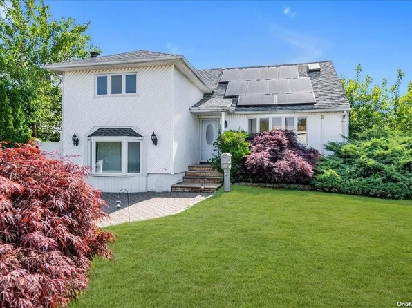 34 Marbourne Road, Bethpage, NY 11714