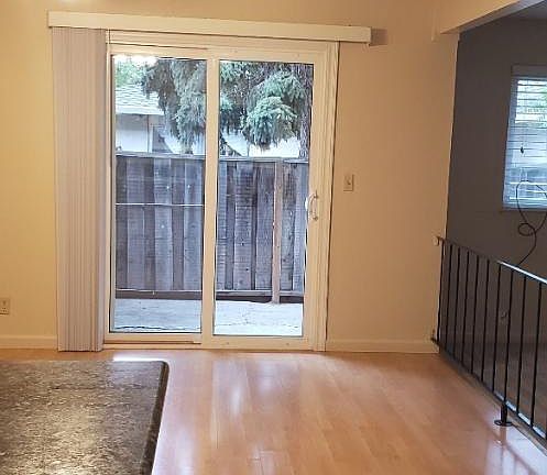 4th image of 19505 Greenwood Ct #1