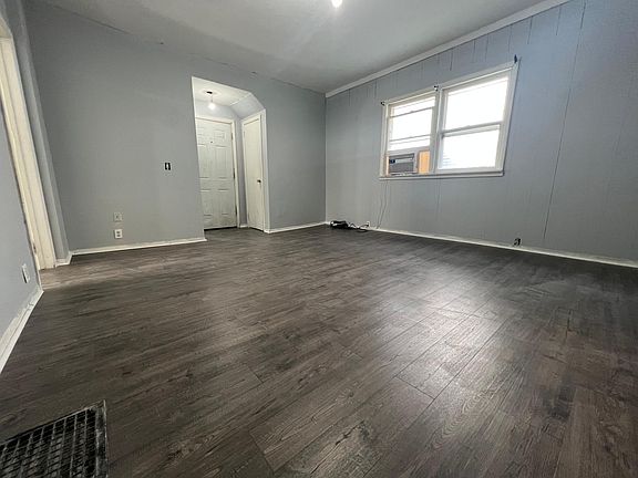 3rd image of 852 3rd St NW #1