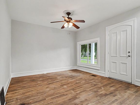 5th image of 403 N Swan St