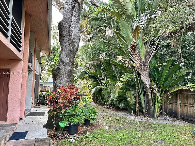 815 SW 30th St #J — Photo 21