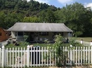 2883 N Meadow St, Natrona Heights, PA 15065