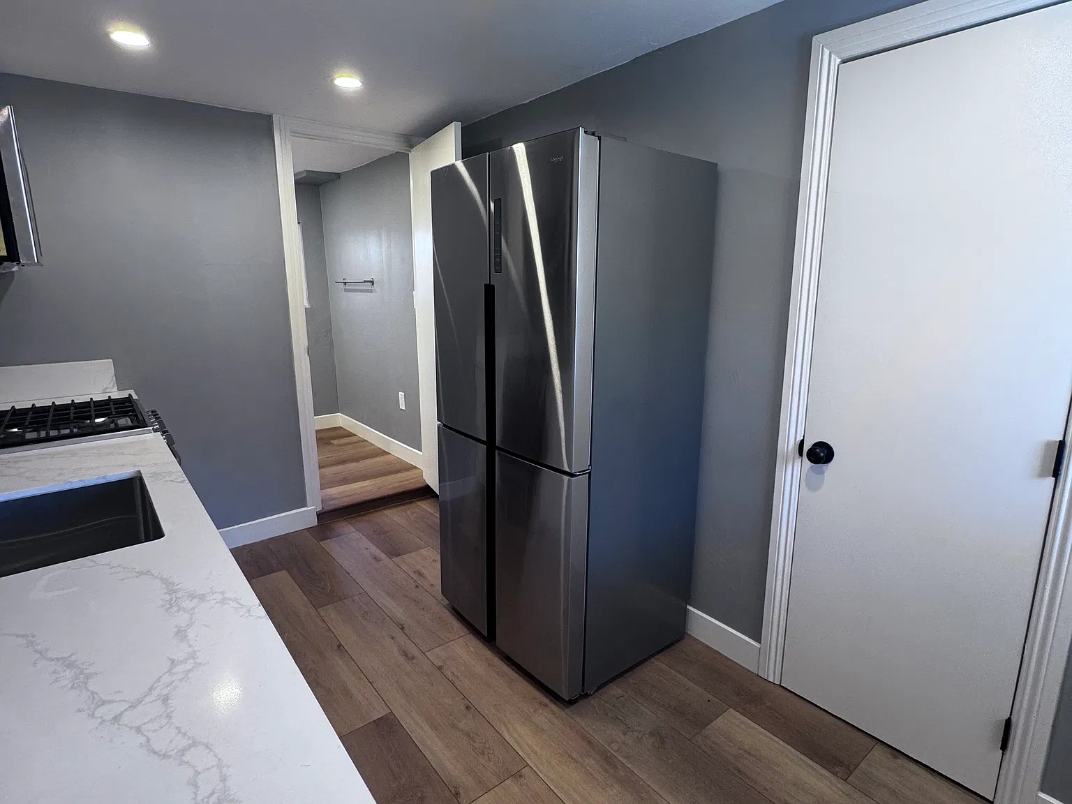 2 bed, 595 sqft, $2,400 — Photo 4