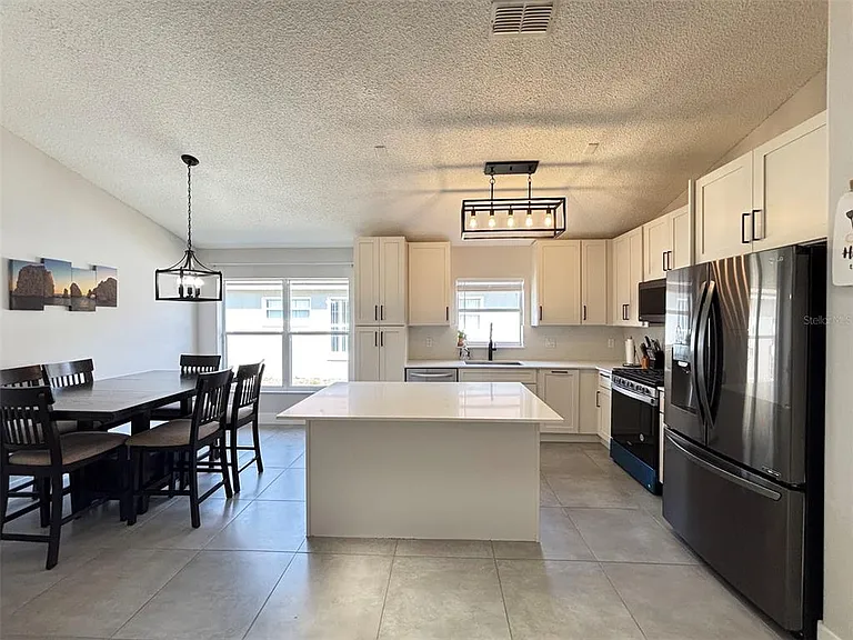 2521 Oneida Loop — Photo 3