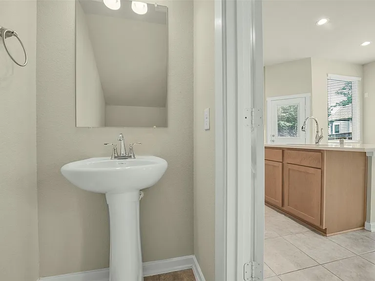323 N Spotted Fern Dr — Photo 18