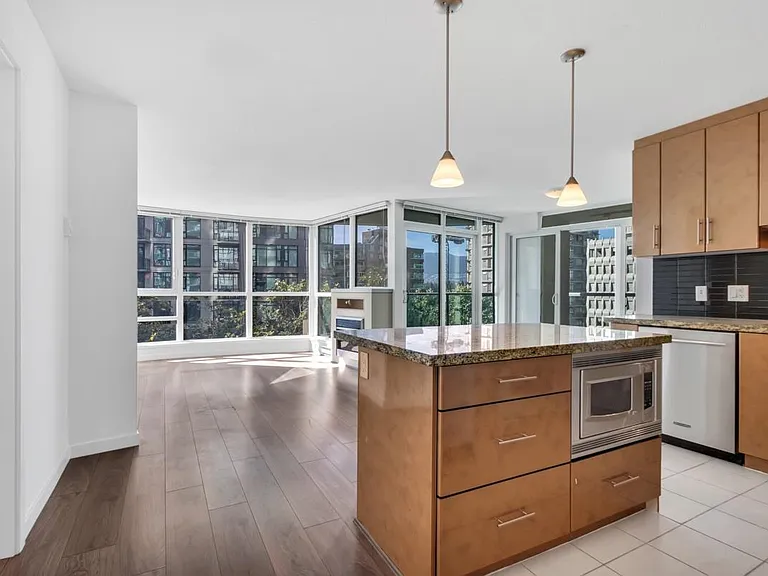 1189 Melville St #501 — Photo 35