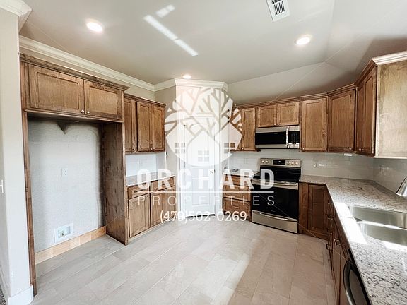 5th image of 1011 Trailwood St