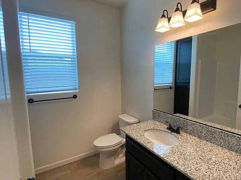 3212 N Noyes Ct — Photo 11