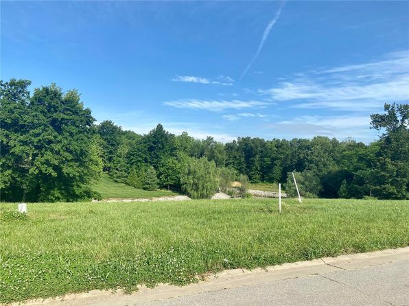 607 Wedgewood Ln, Trenton, IL 62293