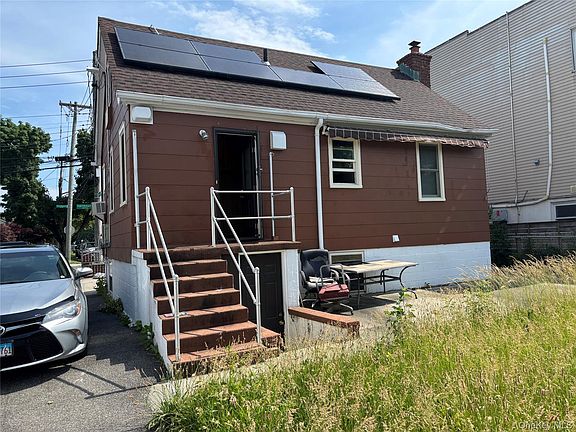 3rd image of 3251 Fairmount Avenue