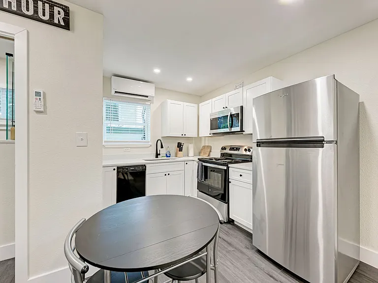 2302 Leon St #10 — Photo 5