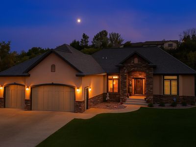 1409 Golden Valley Ln, Minot, ND, 58703