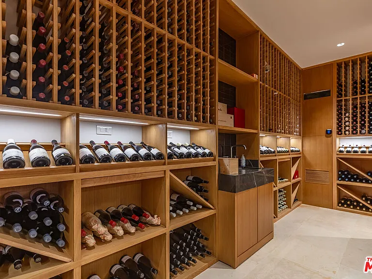 618 N Beverly Dr — Photo 28
