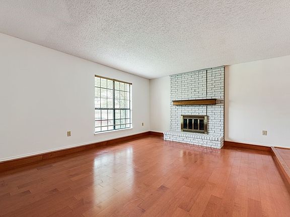 3rd image of 4012 Shackelford Dr