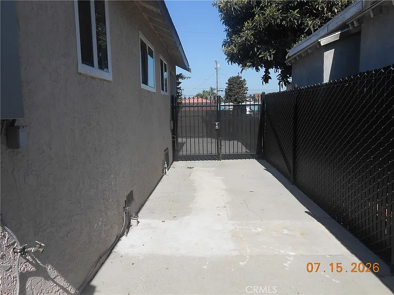 1128 1/2 Clela Ave — Photo 2