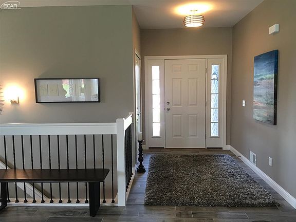 2nd image of 1494 Woodlake Ln