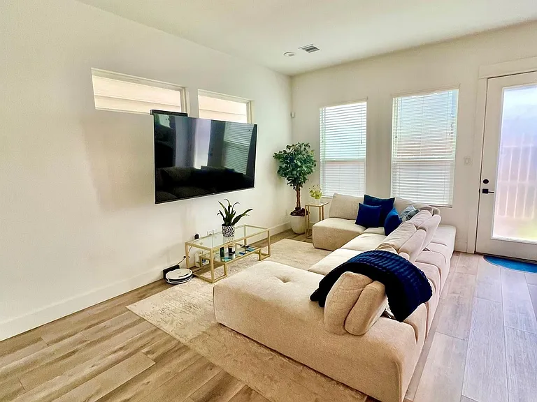 7713 Johanna Park Dr — Photo 6