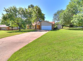25136 Hickory Ln, Broken Arrow, OK 74014