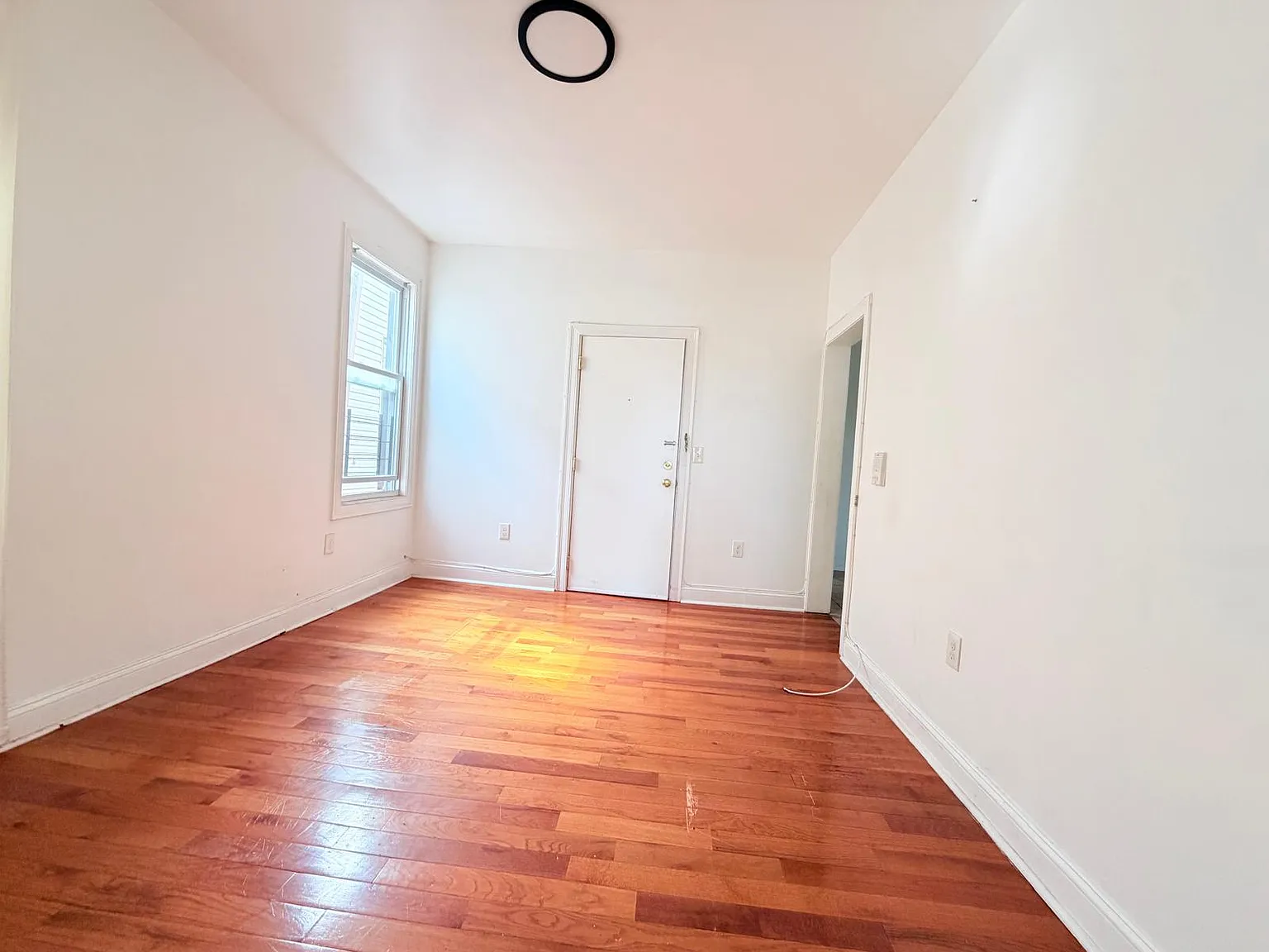 94 Woodlawn Avenue — Photo 3