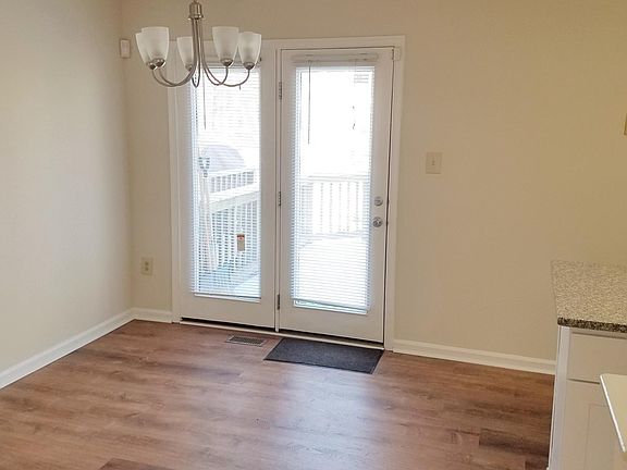 Kitchen dining area