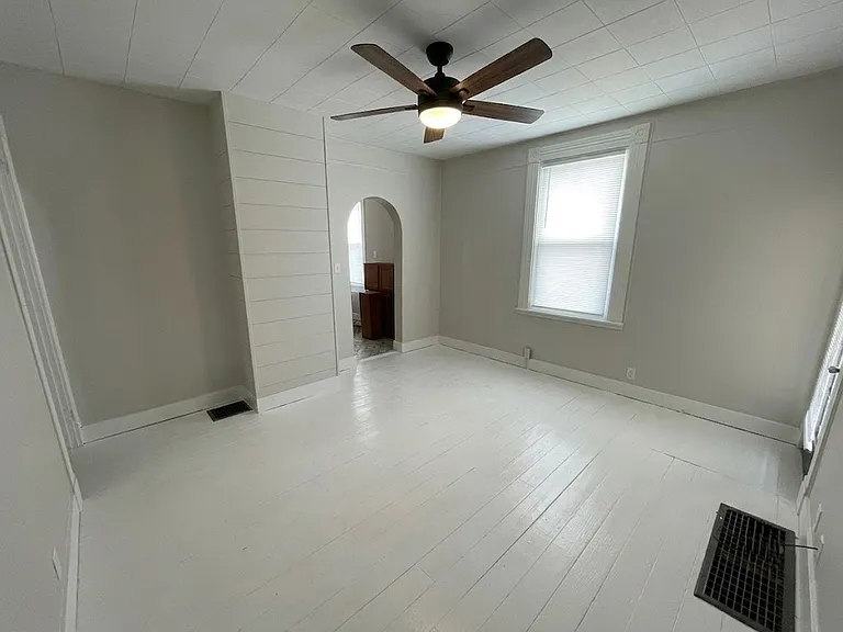 504 Millikin St — Photo 5