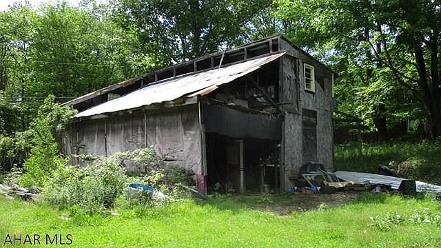 2nd image of 196 Alder St