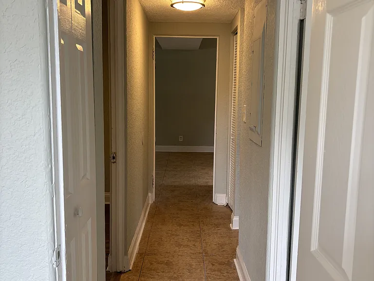 10615 Biscayne Blvd — Photo 12