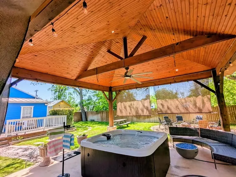 Hot tub, for your ultimate relaxation!