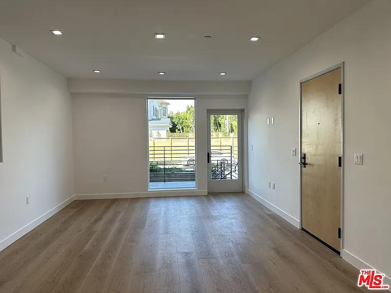 9842 Vidor Dr #101 — Photo 11