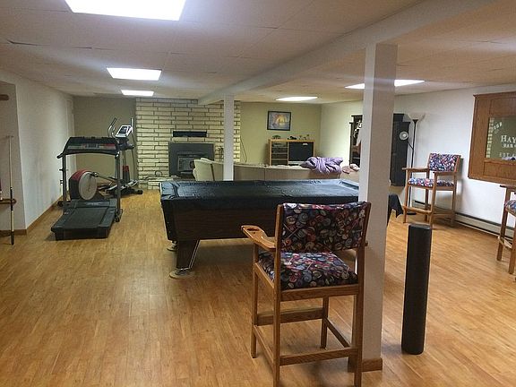 Large Rec room in basement