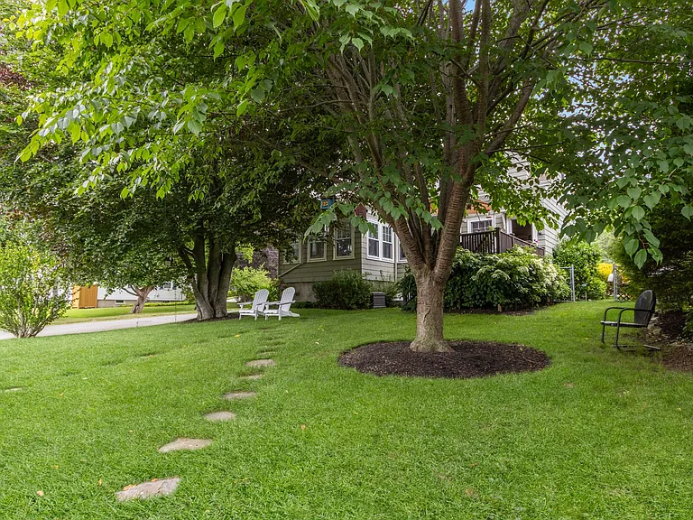 141 Coggeshall Ave — Photo 36