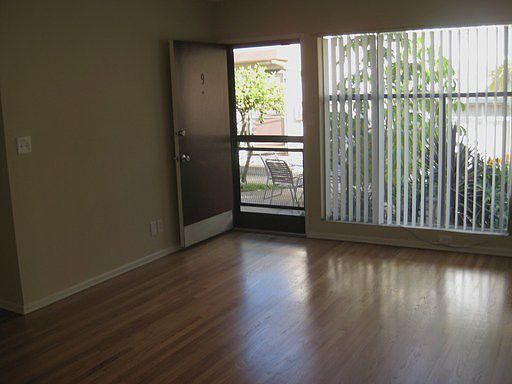 4th image of 815 N Fuller Ave APT 9