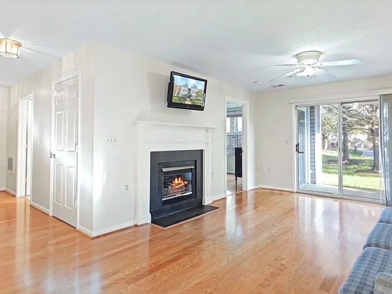 10018 Vanderbilt Cir #4 — Photo 7
