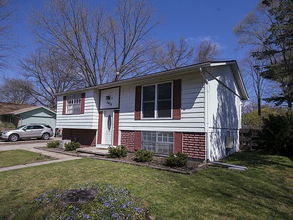 Located in the Dow High School District this home is situated on a (65x139) lot in a quiet neighborhood with nice landscaping and a large backyard all within a short distance to the grocery store, restaurants and downtown Midland.