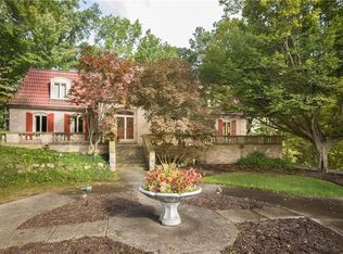 18660 W Valley Ln, Fairview Park, OH 44126